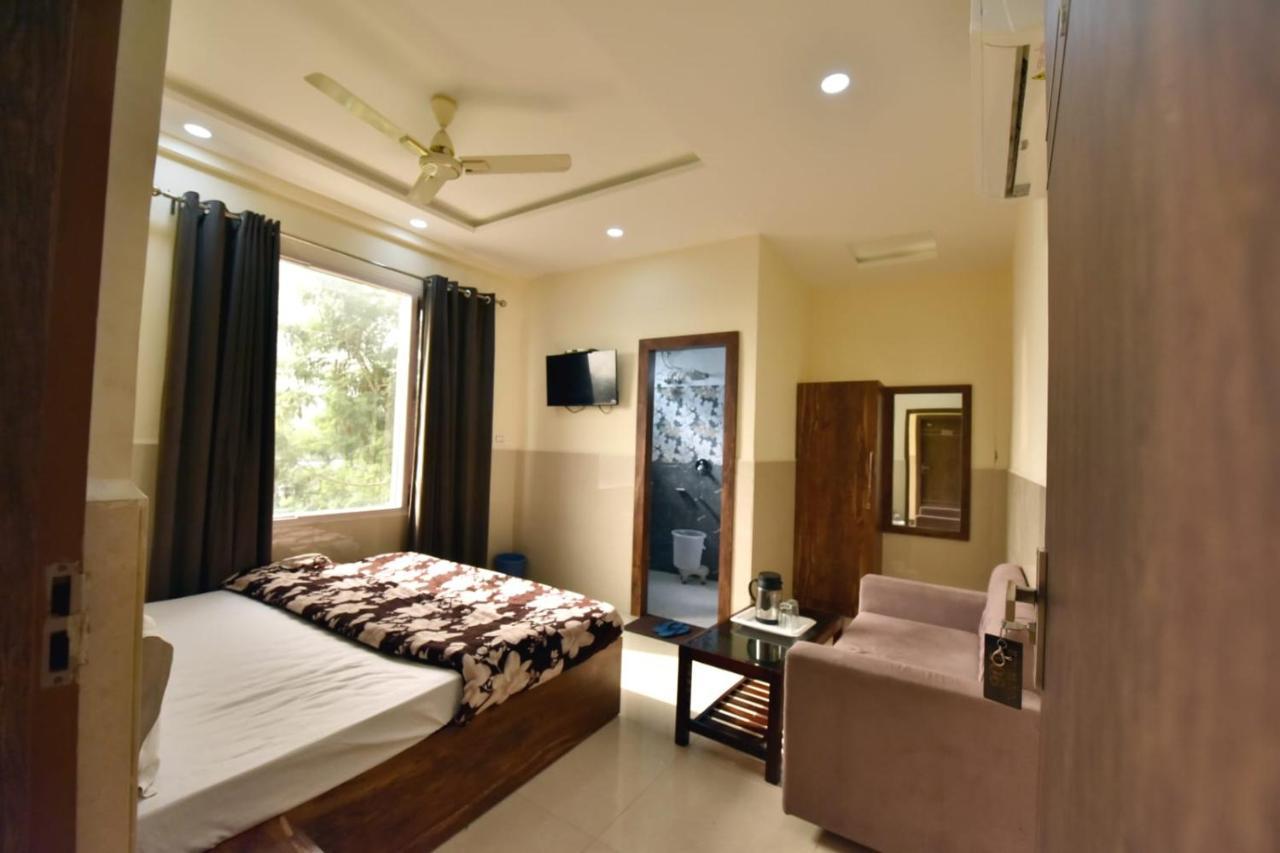 Royal Inn Jammu Εξωτερικό φωτογραφία